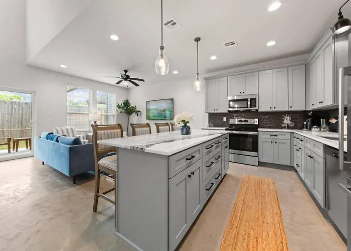 Cajun French House-2 King Beds-near Sports Complex *