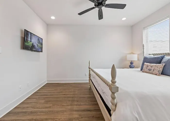Villa Cajun French House-2 King Beds-near Sports Complex *