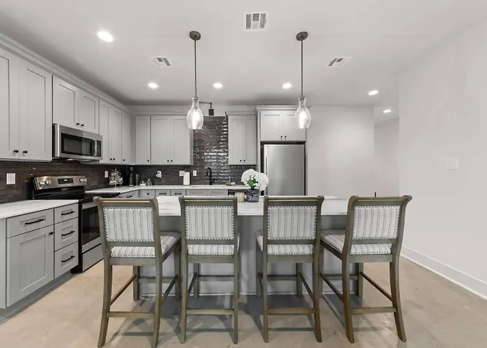 Cajun French House-2 King Beds-near Sports Complex