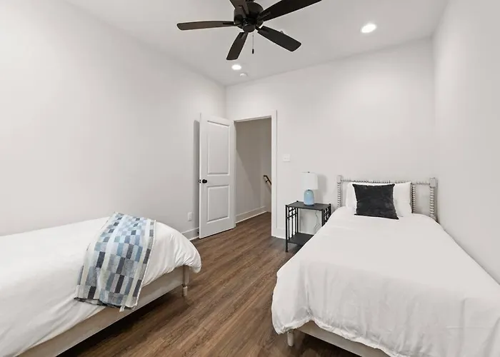 Cajun French House-2 King Beds-near Sports Complex Villa *